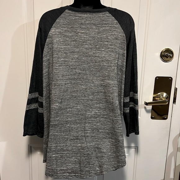 🔖 CLEARANCE🔖REFLEX 🖤 SOFT GRAY/BLACK LONG SLEEVE V-NECK “LOVE” TSHIRT TOP 3X - Picture 4 of 7